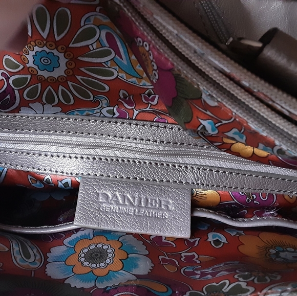 LIKE NEW Danier Metallic Gold Leather - Picture 2 of 15